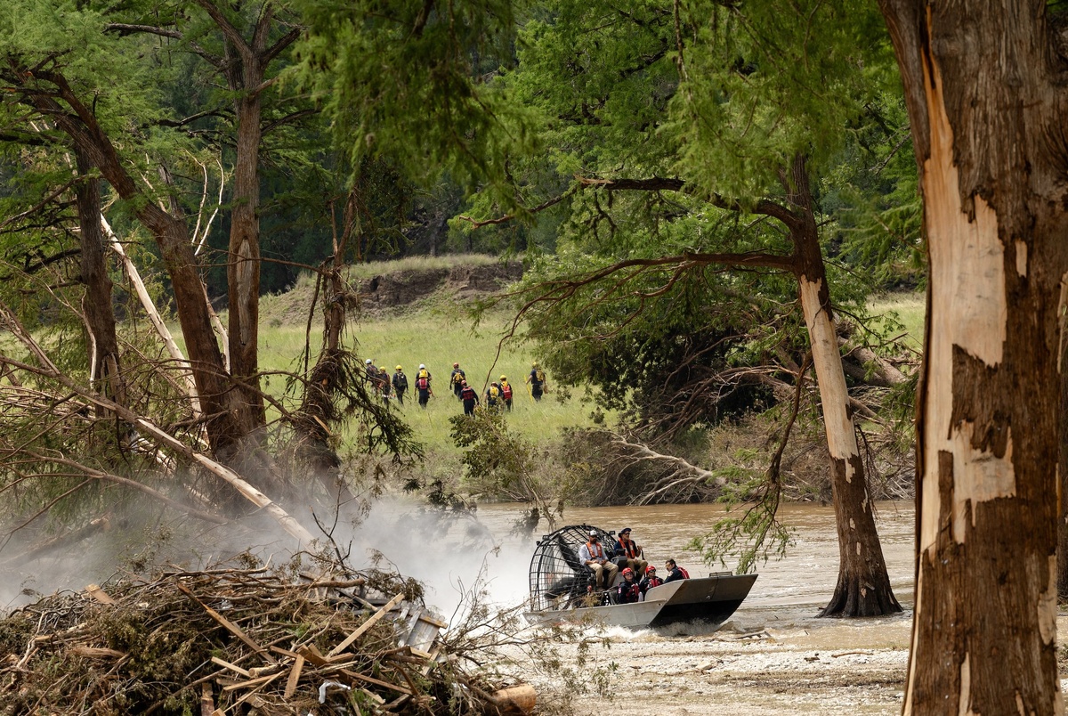 Search for flood victims slowed by mountains of debris as thousands descend on Kerr County to assist